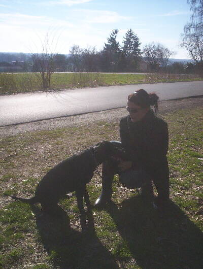 Labrador Blackie mit Frauchen 1